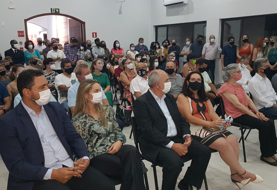 Depois de vários anos de espera, Centro Literário foi reinaugurado nesta segunda-feira