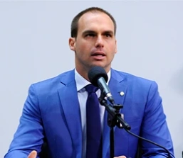 Eduardo Bolsonaro é demitido da Polícia Federal por abandono de cargo