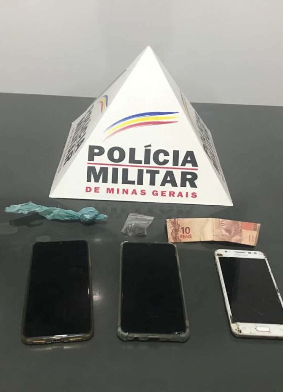 Polícia Militar prendeu seis pessoas e apreendeu um adolescente em Papagaios acusados de posse de drogas, prática de jogo de azar e desacato a autoridade