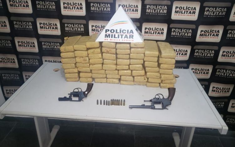 Homens são presos em Guaxupé com 60 tabletes de maconha