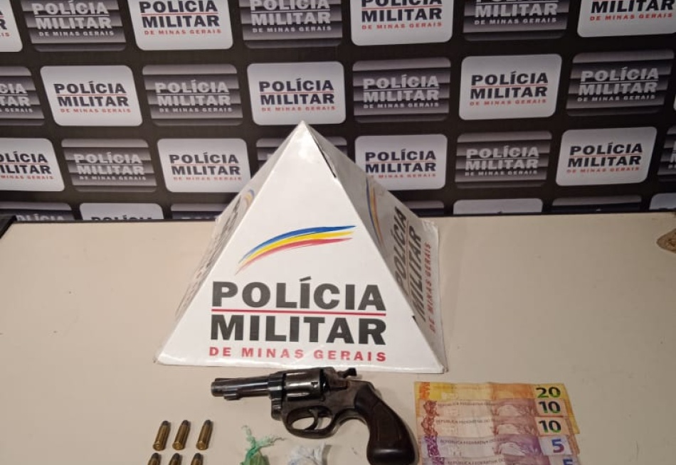 Homem é preso pela Polícia Militar em Divinópolis acusado de tráfico de drogas