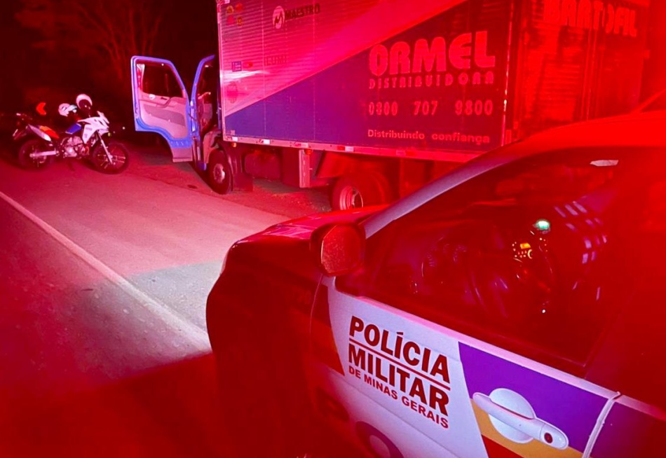 Polícia Militar recupera caminhão roubado em Igaratinga e prende dupla de infratores