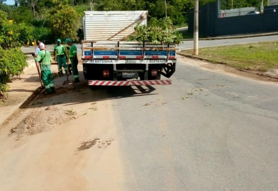 Prefeitura realiza limpeza de bueiros em Pará de Minas