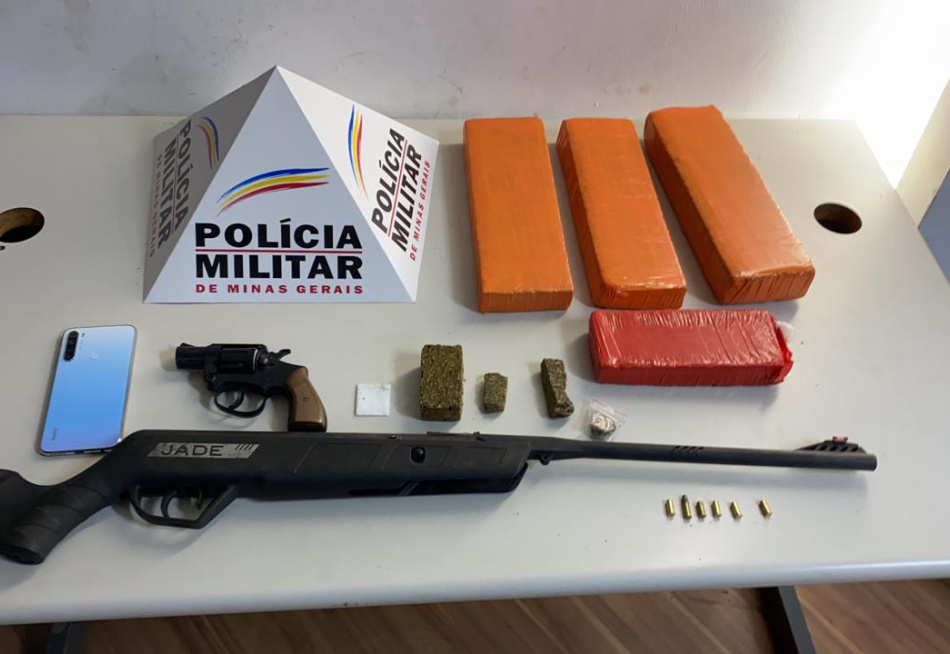 Rapaz é preso em Nova Serrana acusado de tráfico de drogas e porte ilegal de arma de fogo