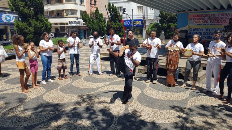Evento realizado neste sábado na Praça da Matriz abriu oficialmente o mês da Consciência Negra em Pará de Minas