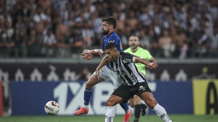 Atlético vence o Cruzeiro de virada e se isola na liderança do Campeonato Mineiro