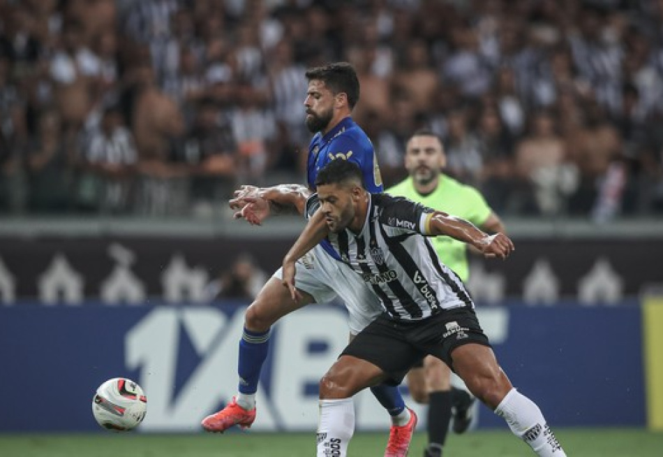 Atlético vence o Cruzeiro de virada e se isola na liderança do Campeonato Mineiro