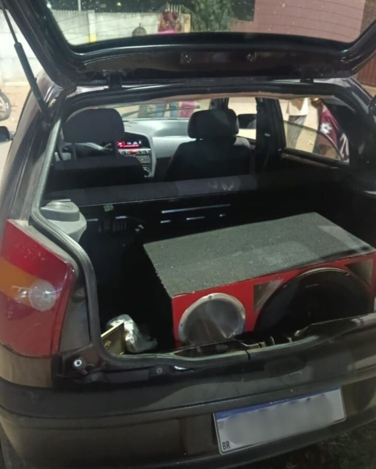 GCM é acionada por perturbação do sossego e remove veículo estacionado de forma irregular no bairro Matinha