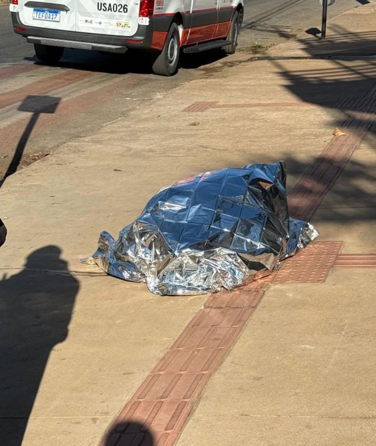 Cadáver é encontrado em frente a Câmara Municipal de Pará de minas