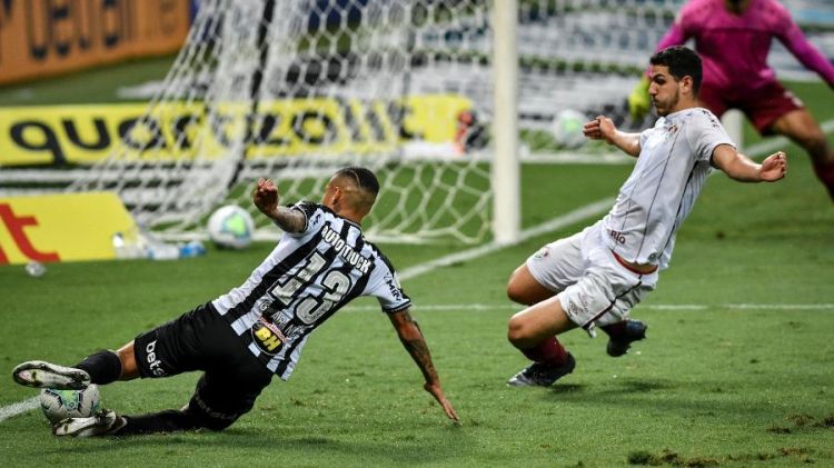 Atlético empatou com o Fluminense e poderá perder a liderança do Campeonato Brasileiro para o Flamengo