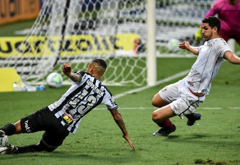 Atlético empatou com o Fluminense e poderá perder a liderança do Campeonato Brasileiro para o Flamengo