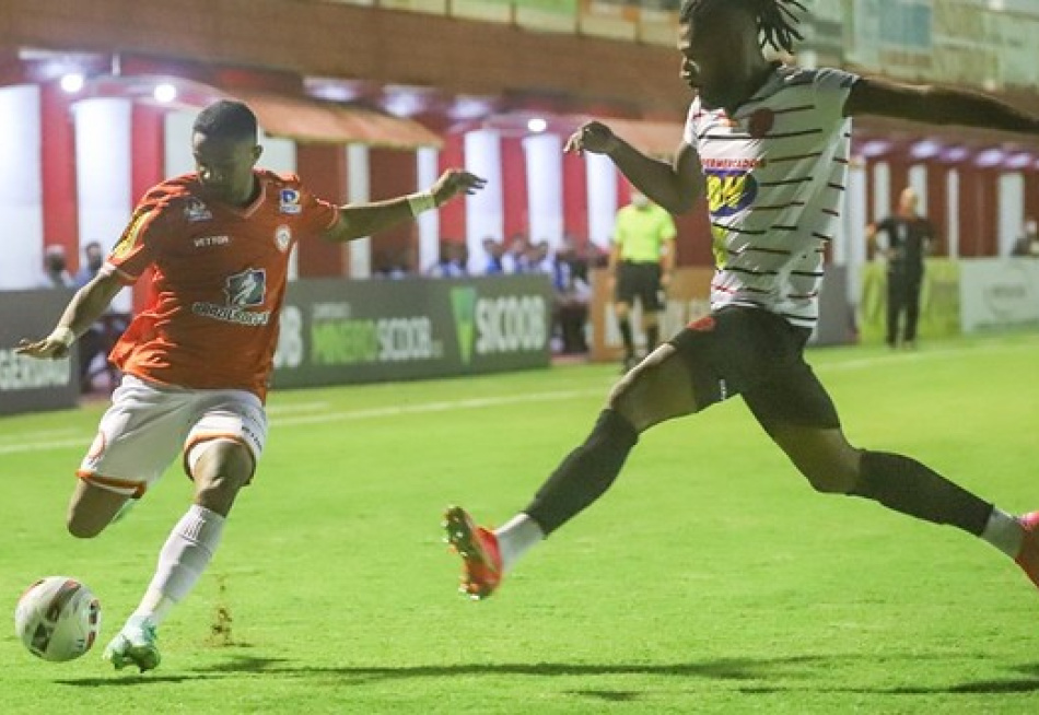 Cruzeiro vence e Atlético empata em seus jogos de estreia no Estadual