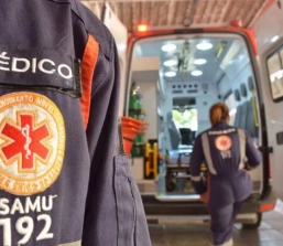 Acidente de moto deixa homem inconsciente no Santos  Dumont