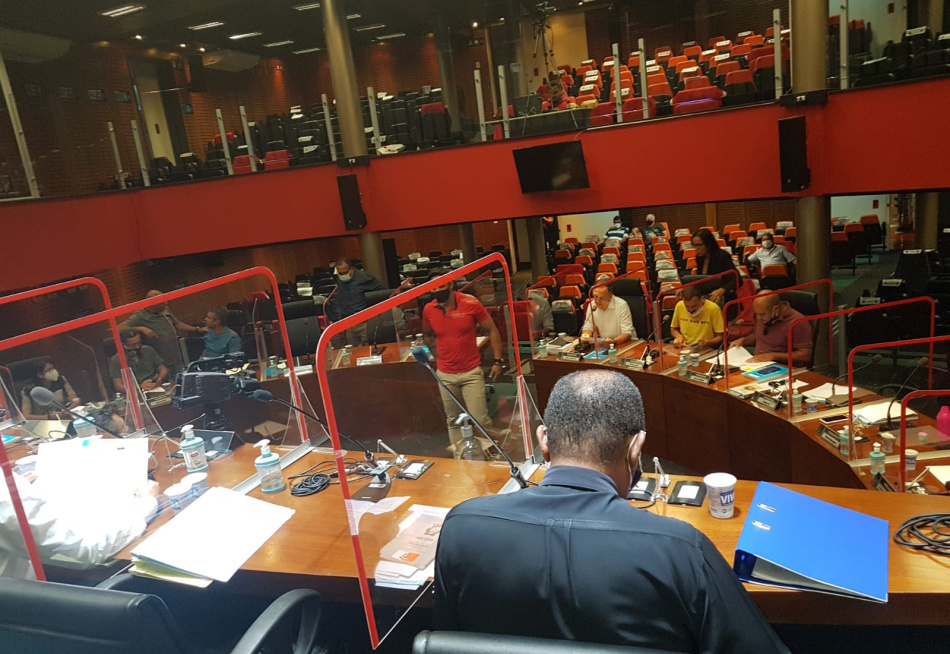 Projeto que autoriza o poder executivo a prorrogar contrato de operação de transporte coletivo urbano é aprovado pela Câmara Municipal