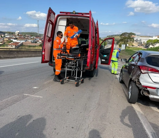 Motociclista sofre fratura exposta em acidente na saída de Pará de Minas