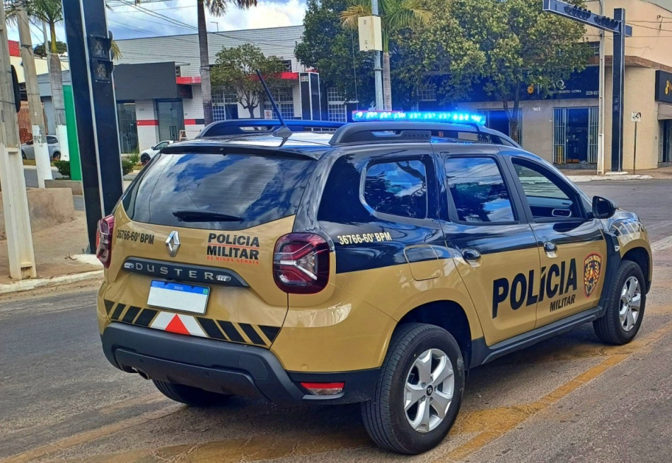 NOVA SERRANA/MG – POLÍCIA MILITAR CAPTURA MULHER FORAGIDA DA JUSTIÇA