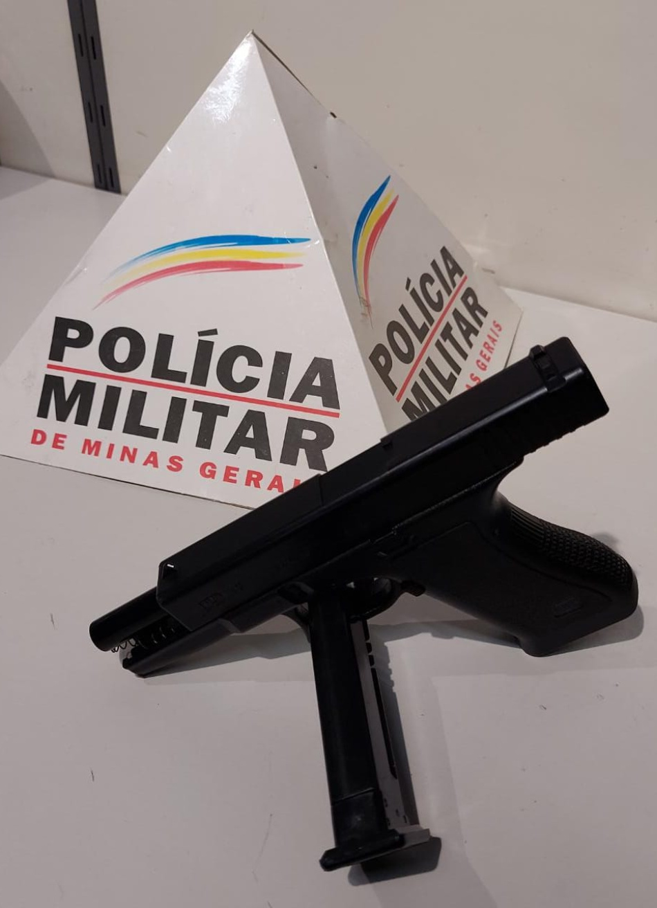 Homem é preso em Divinópolis acusado de ameaçar e agredir enteado