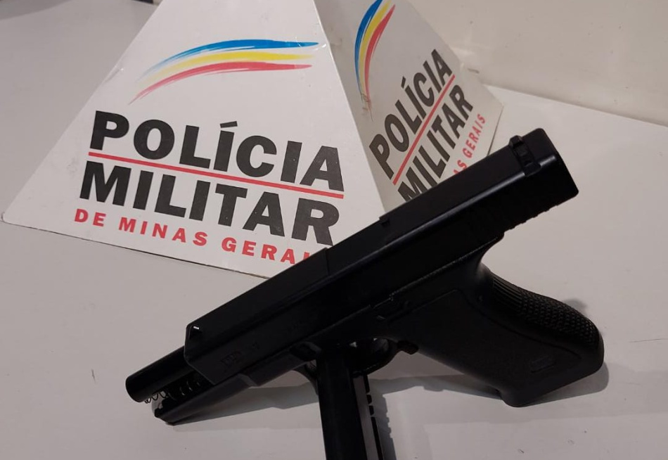 Homem é preso em Divinópolis acusado de ameaçar e agredir enteado