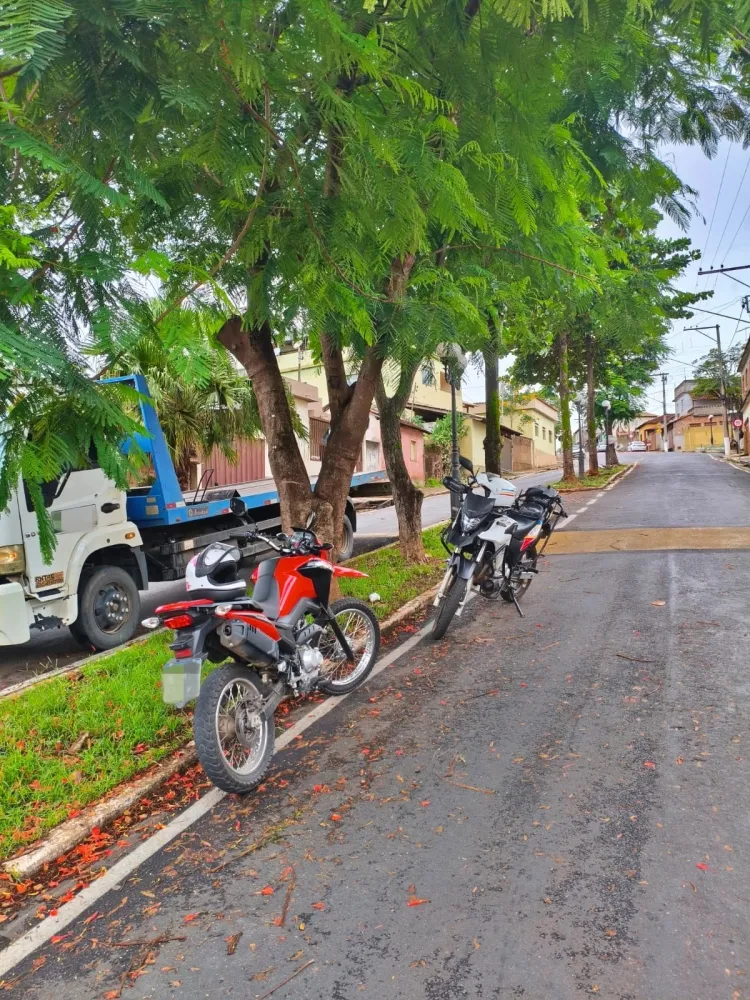 PMMG PRENDE CONDUTOR POR DIREÇÃO PERIGOSA E APREENDE MOTOCICLETA EM PITANGUI