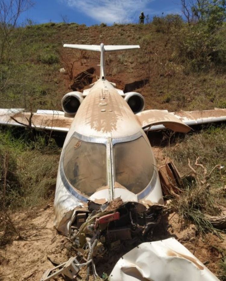 Avião cai em Diamantina e deixa três pessoas feridas