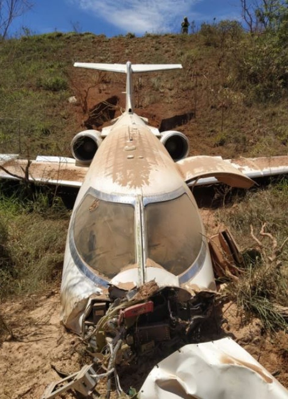 Avião cai em Diamantina e deixa três pessoas feridas