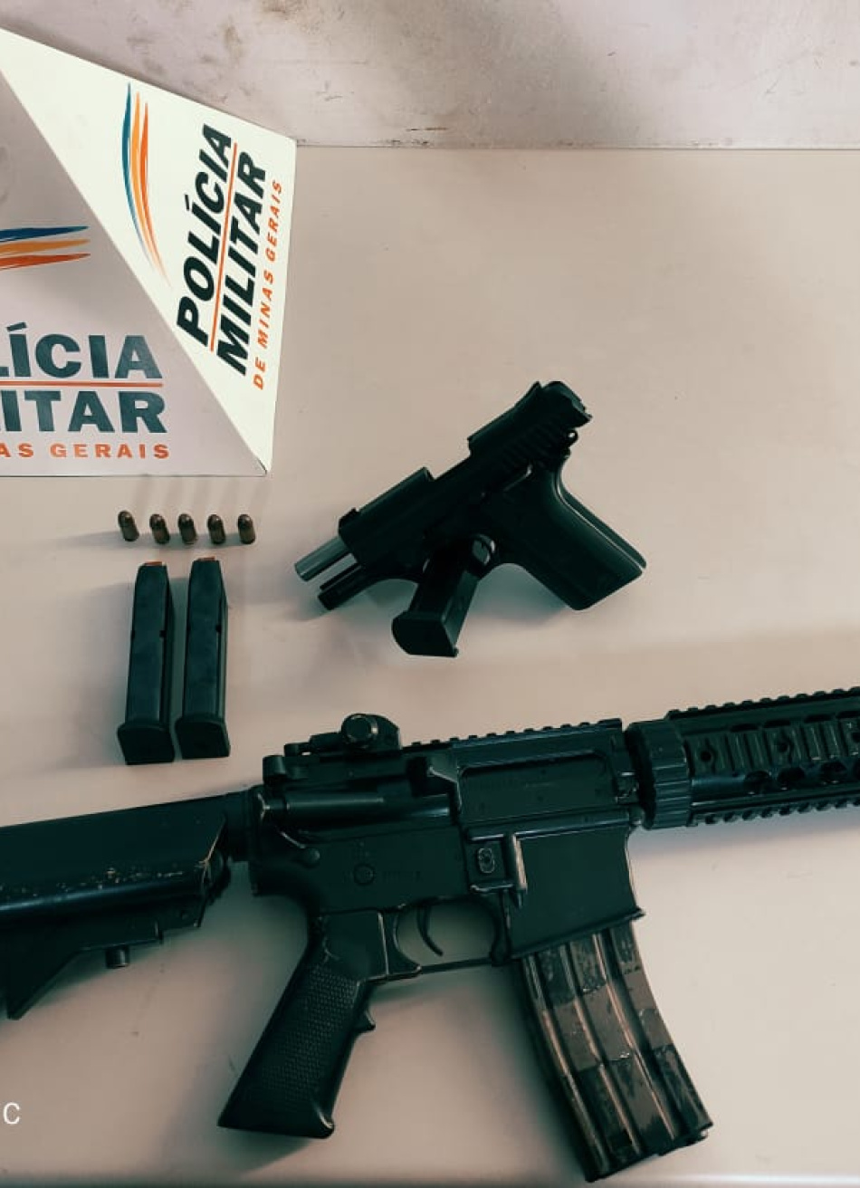 Polícia Militar apreendeu réplica de um fuzil em Nova Serrana