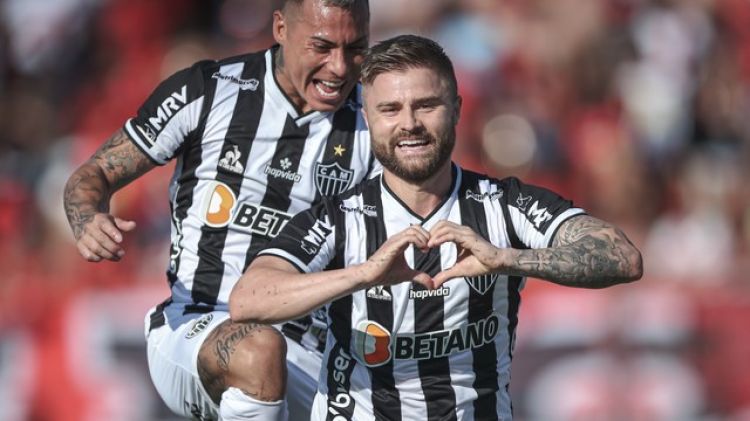 Atlético vence o Pouso Alegre e volta à liderança do Campeonato Mineiro