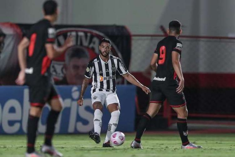 Atlético perde para o Atlético-GO e diferença para o Flamengo fica em 10 pontos