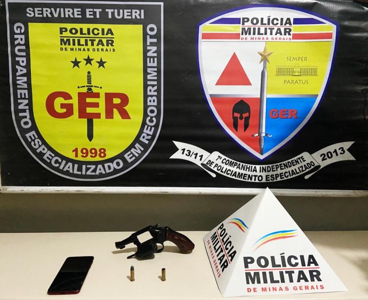 Polícia Militar apreende adolescente com arma de fogo em Itaúna