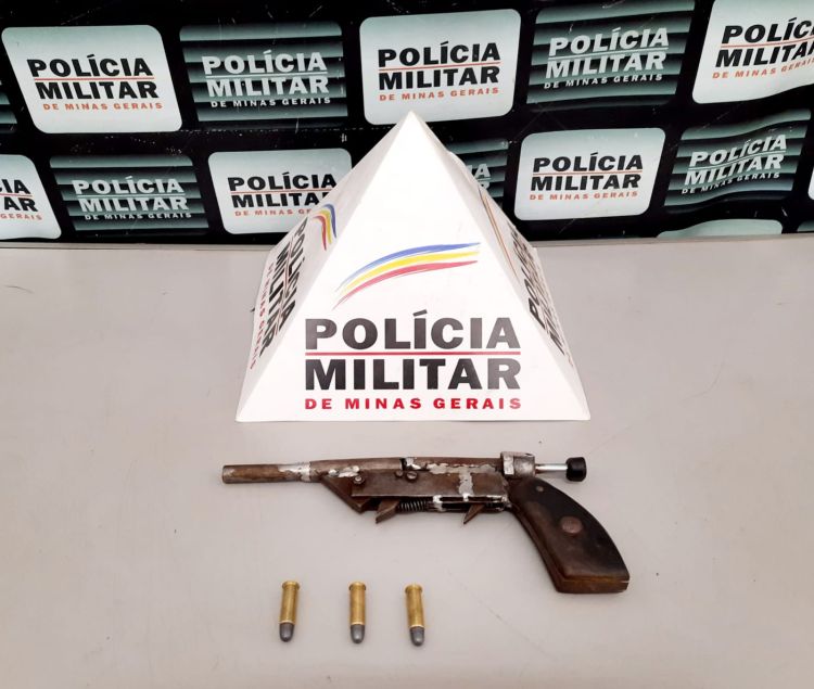 Trio é preso com arma de fogo e munições após ameaçar jovem em Limas do Pará