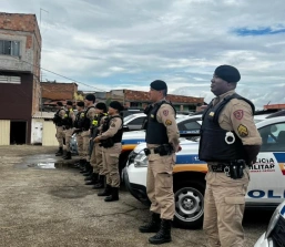 PM realiza Operação Presença em diversos bairros com apoio de Alunos Soldados em Pará de Minas