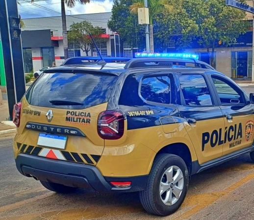 Polícia Militar prende dois suspeitos com mandados em aberto em Nova Serrana.