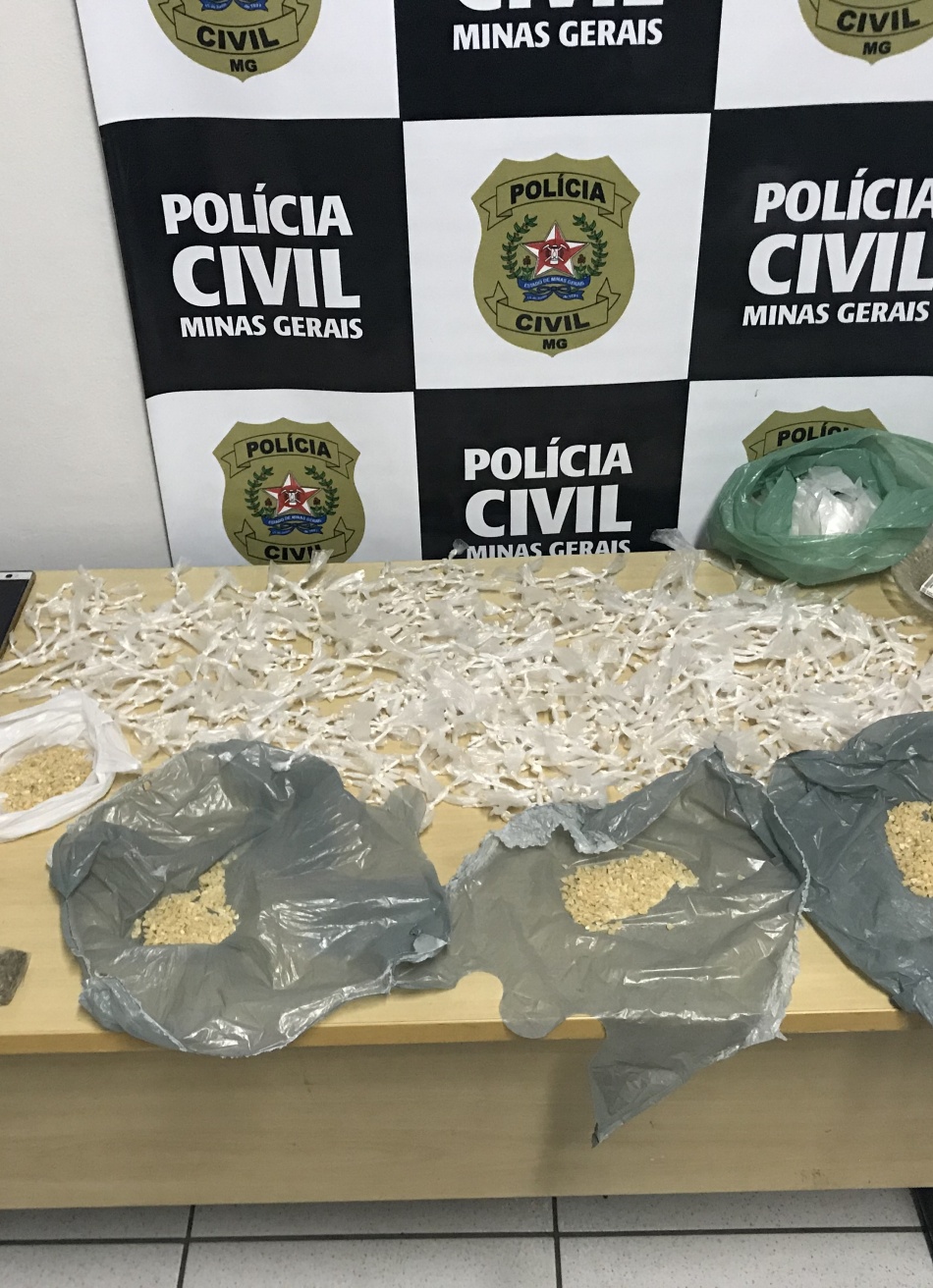 Polícia Civil prende dois homens com mais de 5 mil pedras de crack em Nova Serrana