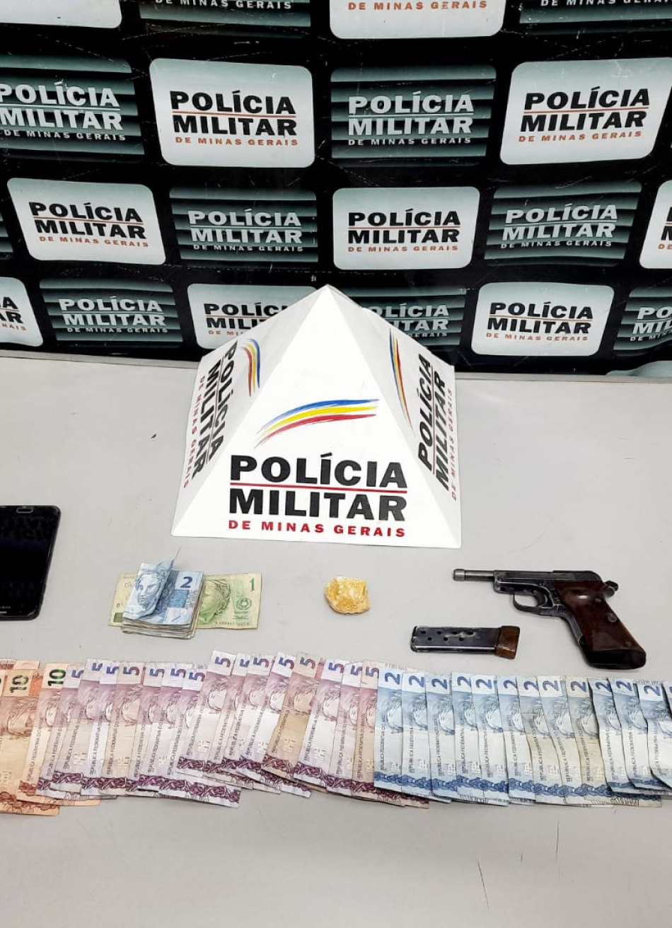Casal é preso com drogas, uma pistola e dinheiro no bairro Santo Antônio, em Pará de Minas