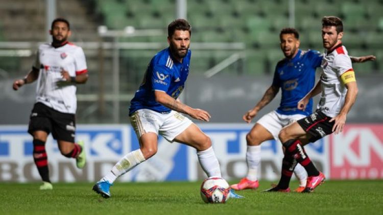 Cruzeiro empata com o Vitória depois de estar vencendo por 2 a 1