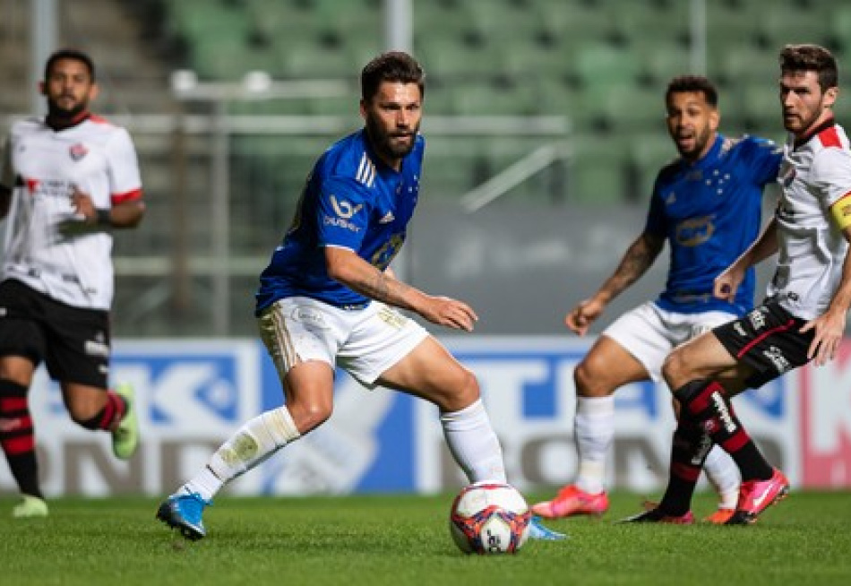 Cruzeiro empata com o Vitória depois de estar vencendo por 2 a 1