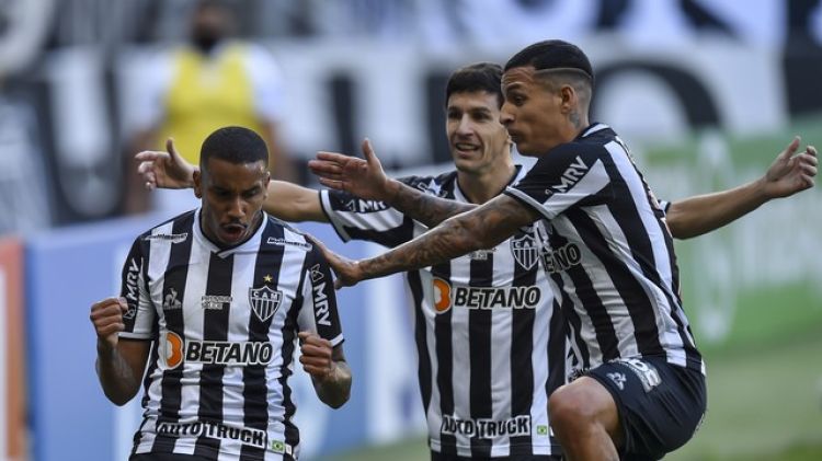 Atlético vence o São Paulo no Mineirão e se aproxima dos líderes do Campeonato Brasileiro