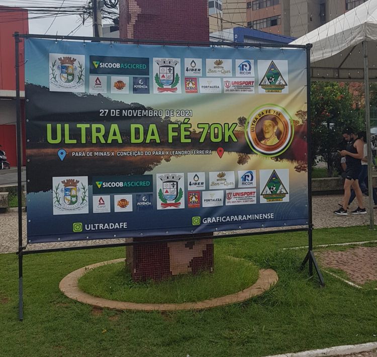 Corredores fazem retirada do kit de participação na Ultra da Fé 70K