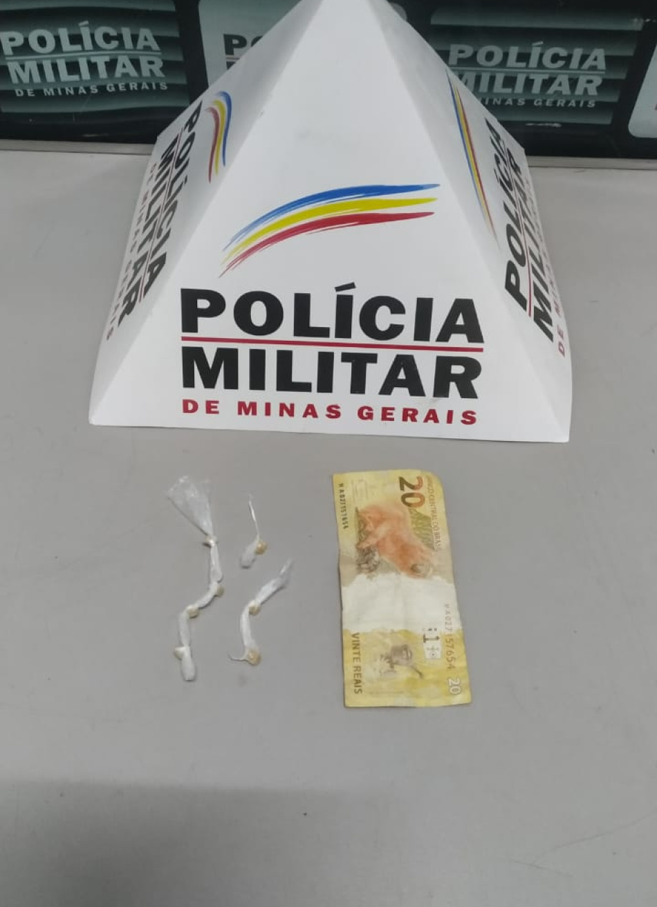 Polícia Militar prende dois adultos e dois menores por tráfico de drogas no bairro Padre Libério