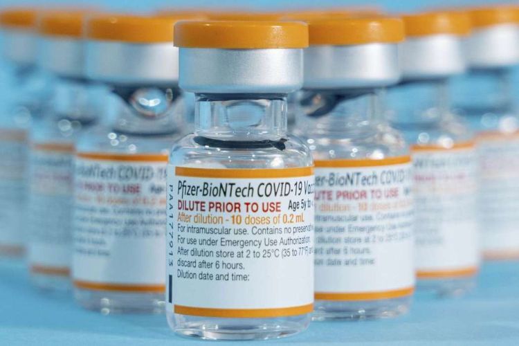Chegou ao Brasil nesta segunda-feira um lote de 1,8 milhão de doses da vacina pediátrica da Pfizer contra Covid-19