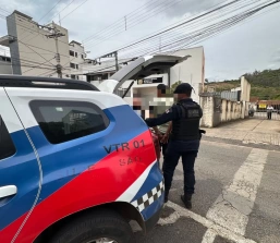 GCM apreende motocicleta e substância semelhante à maconha durante blitz educativa em Pará de Minas