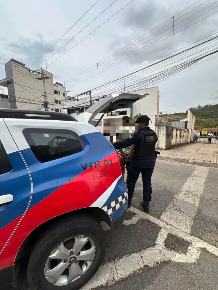 GCM apreende motocicleta e substância semelhante à maconha durante blitz educativa em Pará de Minas