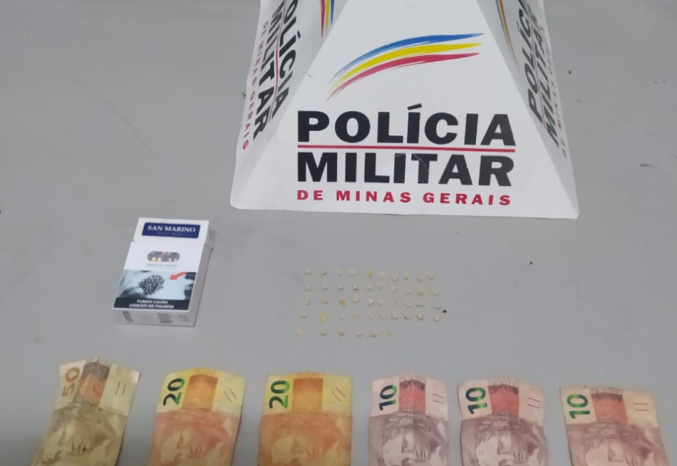 Mulher é presa no bairro Santos Dumont acusada de tráfico de drogas