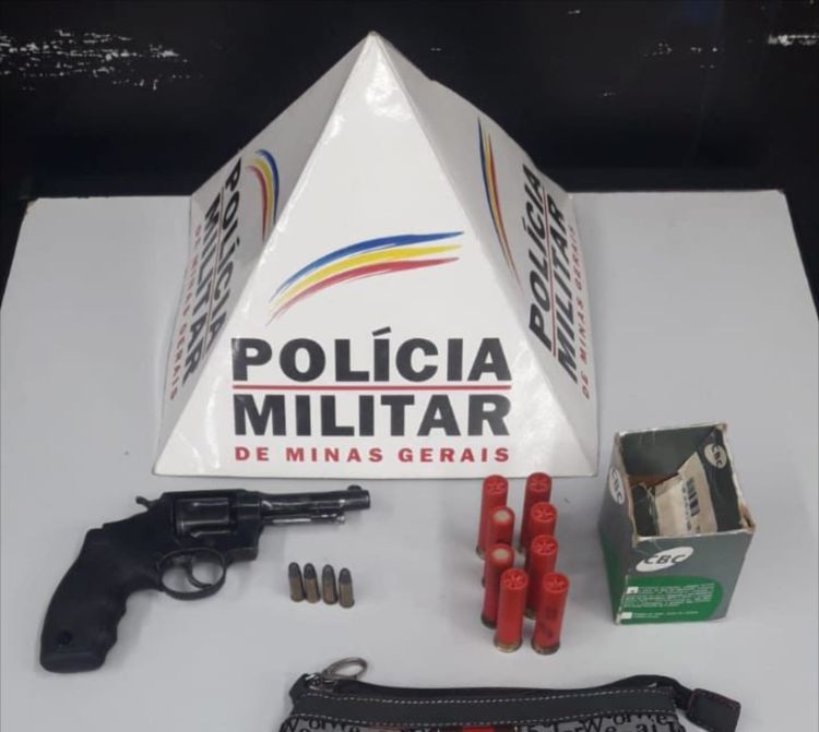 Homem é preso em Itaúna depois de ameaçar pessoas com uma arma de fogo