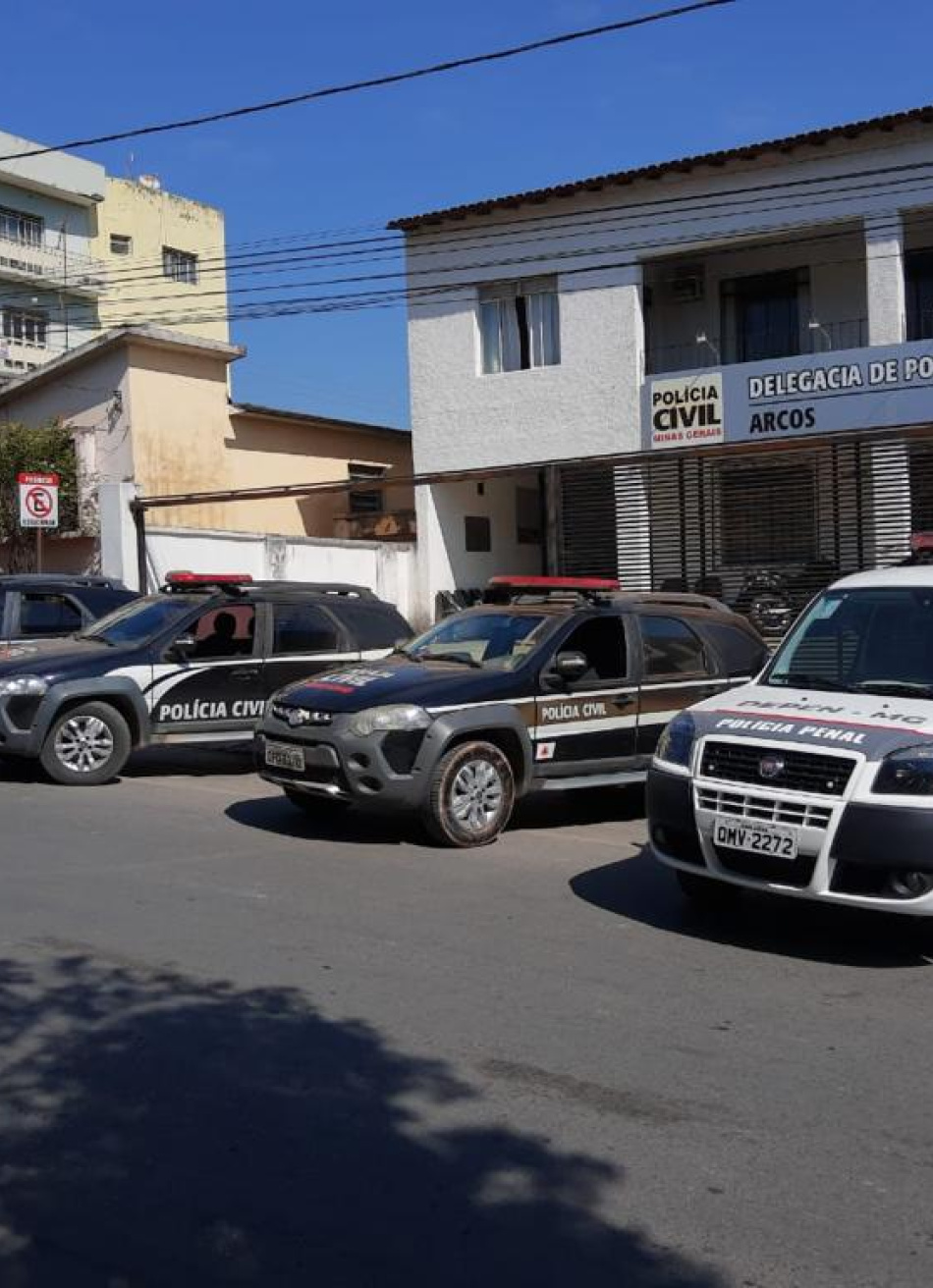 Polícia Civil cumpre mandados de prisão em prende três pessoas em Pains e Arcos