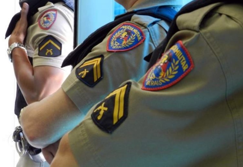 PM apreende maconha, haxixe e LSD com dupla em automóvel na avenida Presidente Vargas