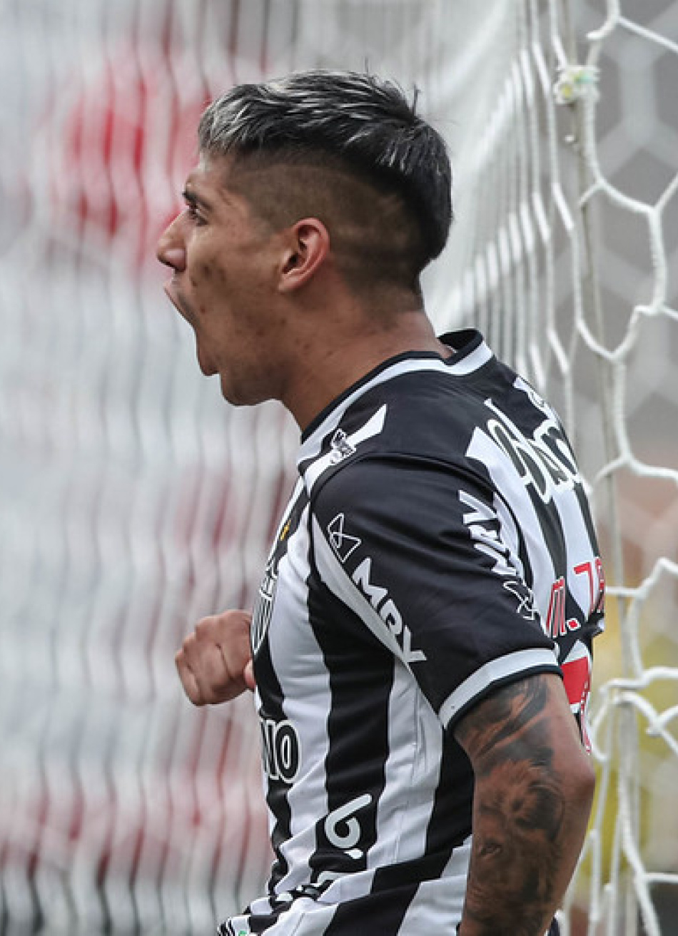 Atlético vence o Atlhetico Paranaense e se aproxima do título brasileiro