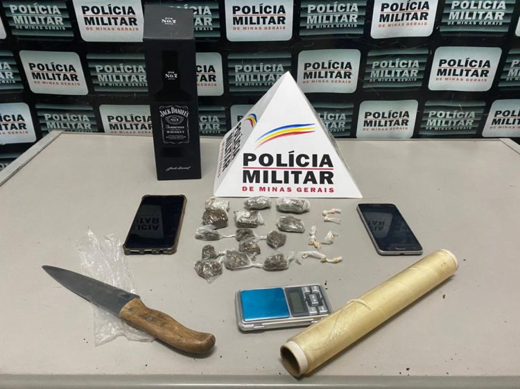 Dupla é detida pela Polícia Militar no Conjunto Habitacional José Pereira Campos acusada de tráfico de drogas