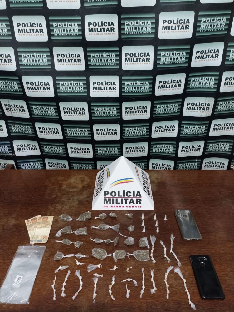 Pará de Minas – Polícia Militar prende dois jovens e apreende um adolescente suspeitos de envolvimento com o tráfico de entorpecentes no bairro Cecília Meireles