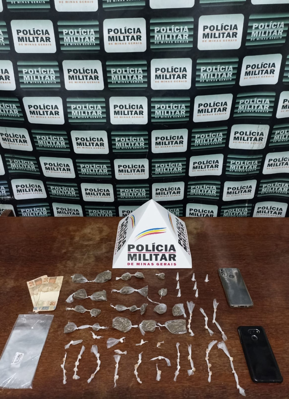 Pará de Minas – Polícia Militar prende dois jovens e apreende um adolescente suspeitos de envolvimento com o tráfico de entorpecentes no bairro Cecília Meireles